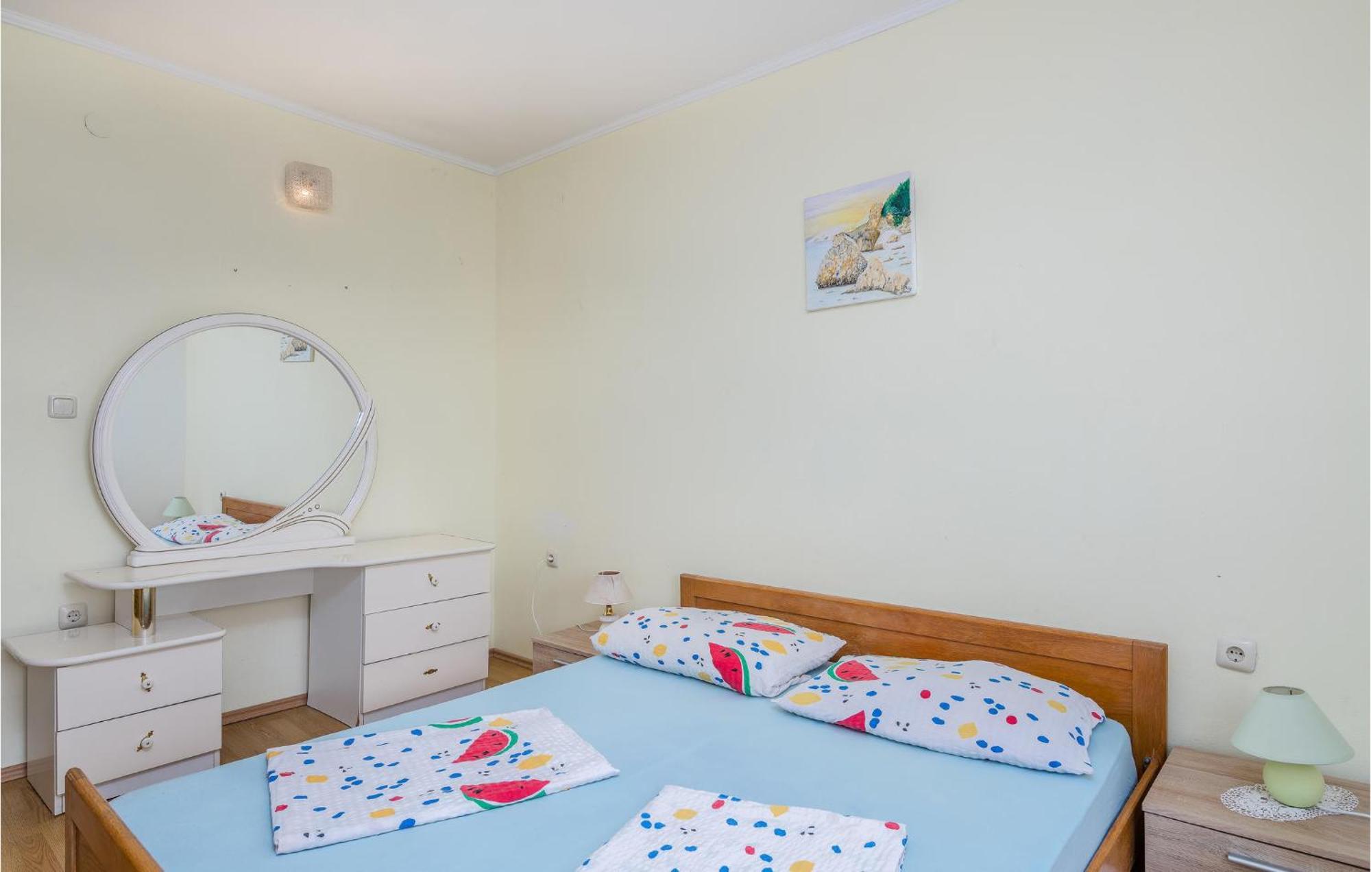 Awesome Apartment In Stara Baska 1 With Kitchen Eksteriør bilde