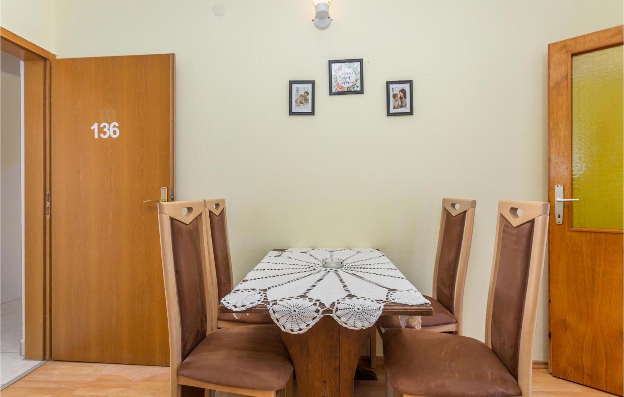 Awesome Apartment In Stara Baska 1 With Kitchen Eksteriør bilde