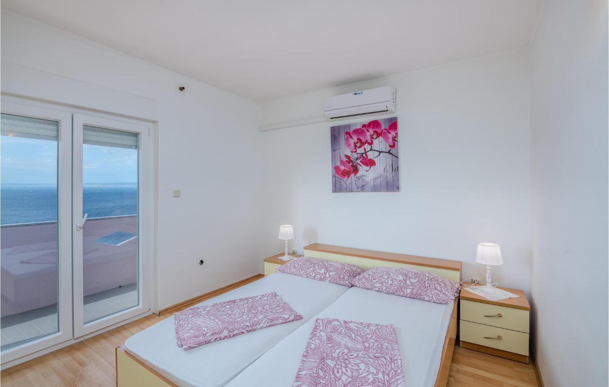 Awesome Apartment In Stara Baska 1 With Kitchen Eksteriør bilde